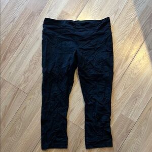Black lululemon manifesto run inspire crop